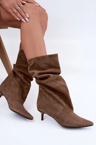 Wsuwane Botki Typu Slouchy Na Obcasie Z Naturalnego Zamszu Khaki Cindrelle